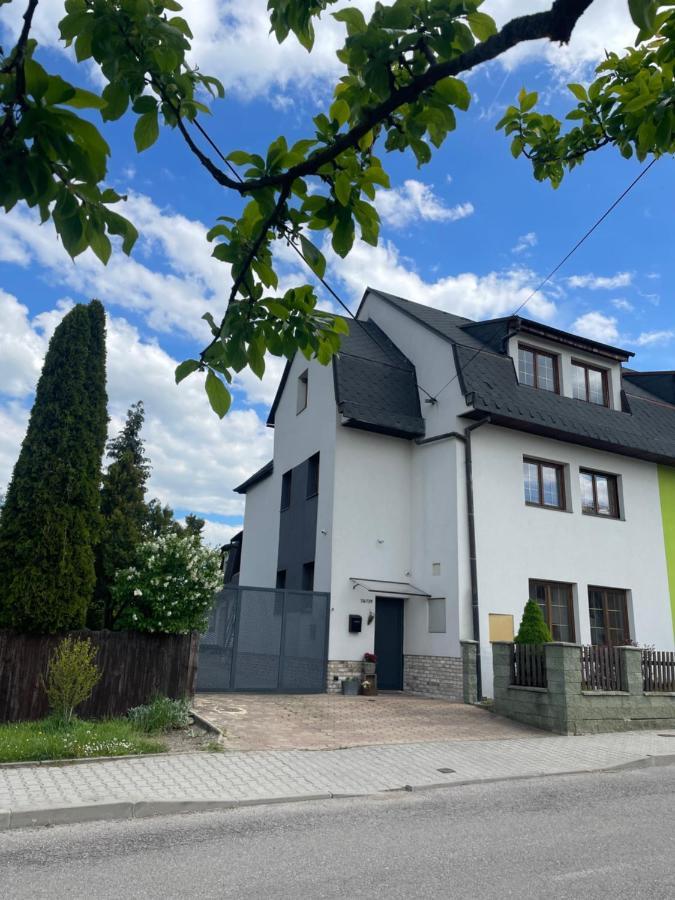 Apartment Dubnica Prejta Dubnica nad Vahom Luaran gambar